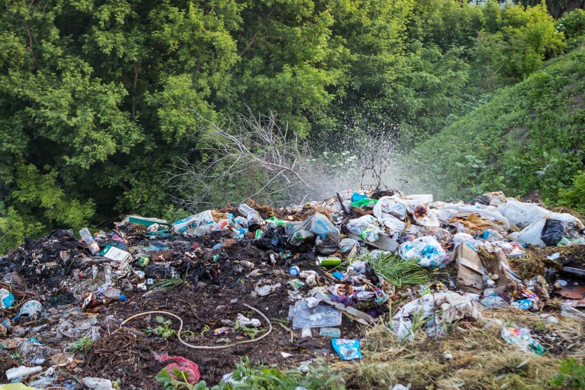 На борьбу с огнем направили бригаду 5 пожарно-спасательной части 