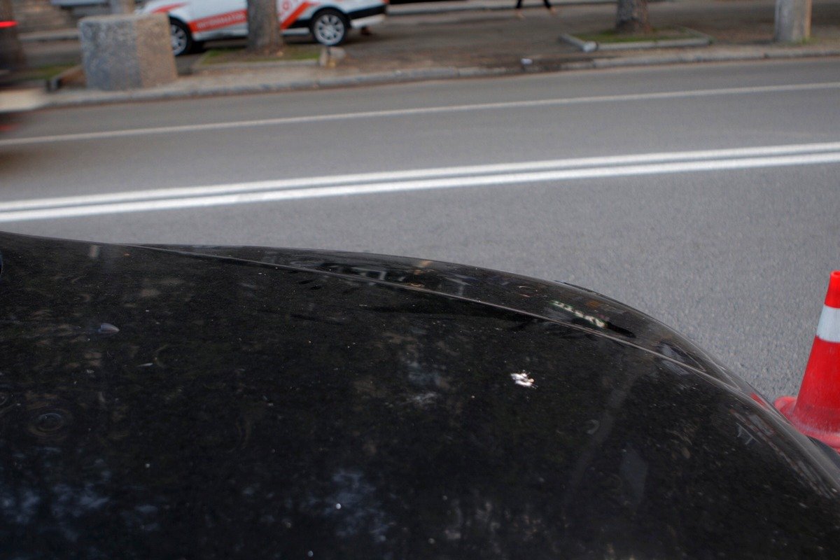 Предварительно, со слов очевидцев, женщина резко выбежала на дорогу из-за чего водитель не успел среагировать и сбил ее