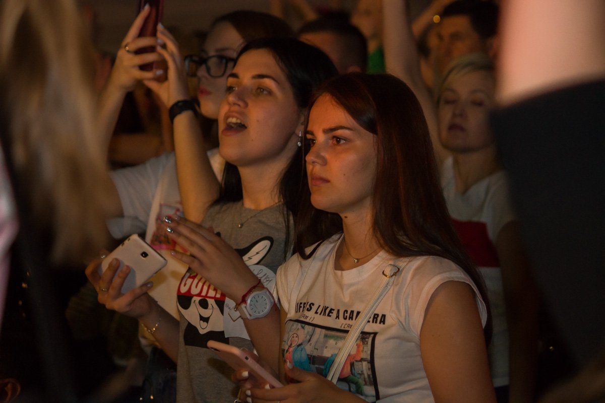 Не секрет, что "Время и Стекло" - любимая группа современного молодого поколения Не секрет, что "Время и Стекло" - любимая группа современного молодого поколения