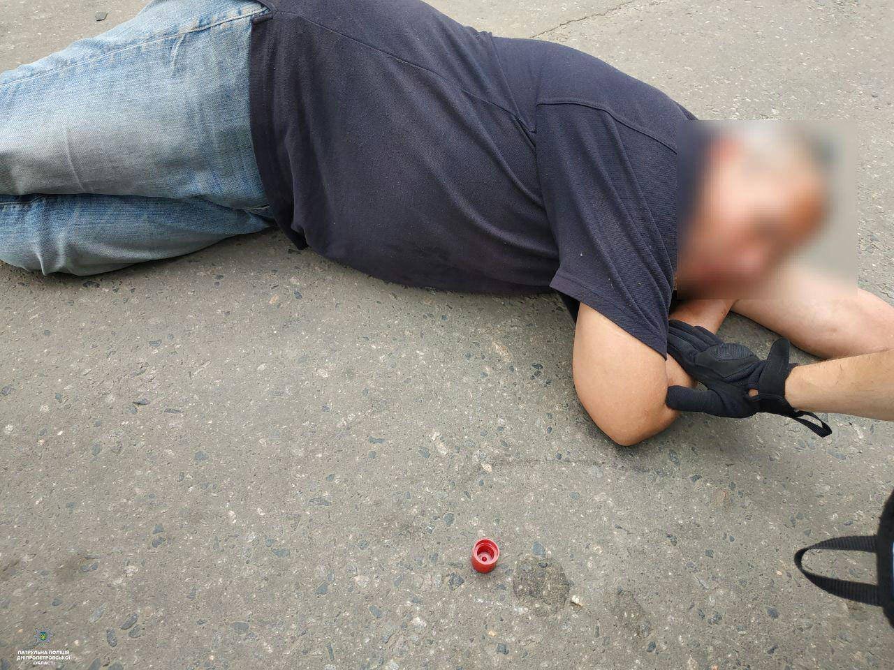 Патрульные помогли мужчине, которому стало плохо в центре Днепра