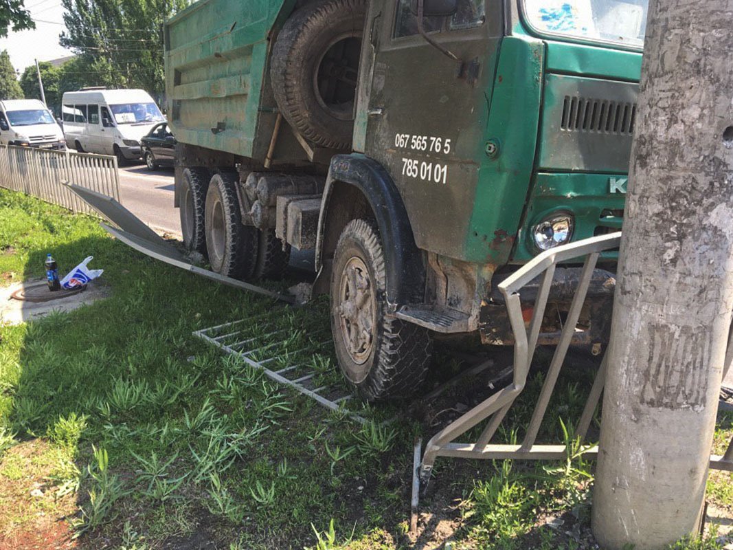Авария произошла на улице Макарова  Авария произошла на улице Макарова