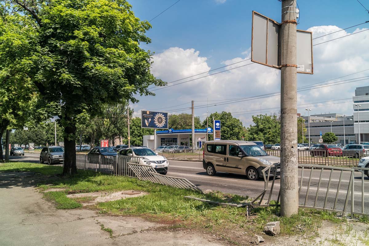 Движение транспорта на этом участке дороги не затруднено  Движение транспорта на этом участке дороги не затруднено