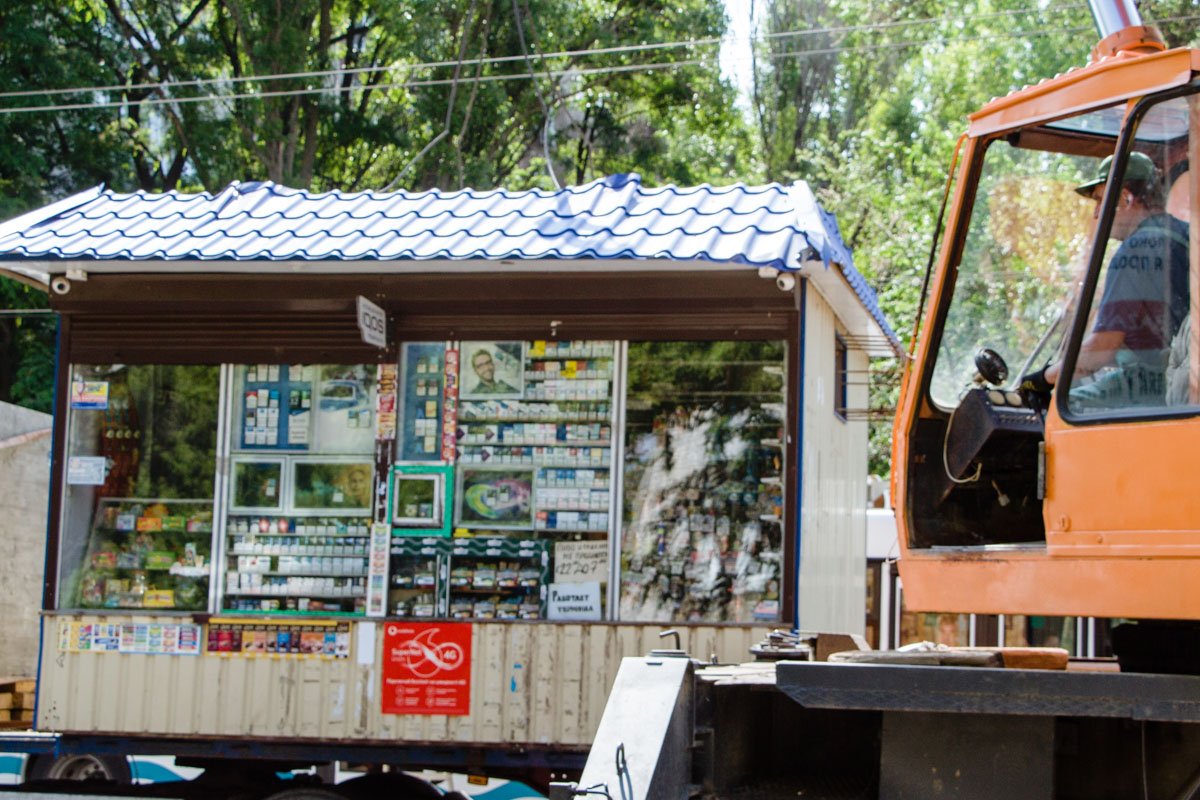 Владелец киоска говорил, что спиртное здесь не продают, а зафиксированный факт - единичный случай