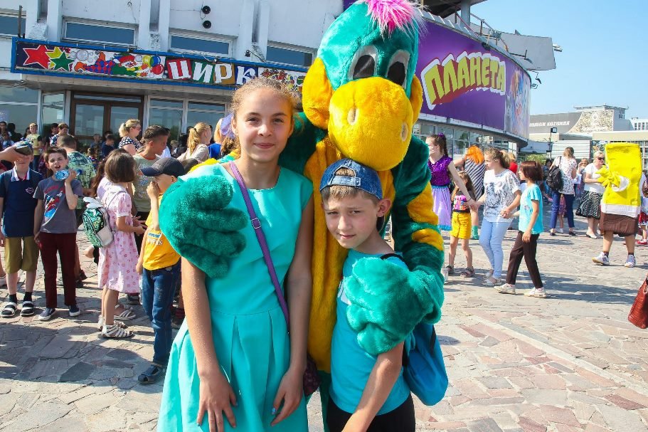 На праздник пришли почти 2 тысячи детей .... На праздник пришли почти 2 тысячи детей ....