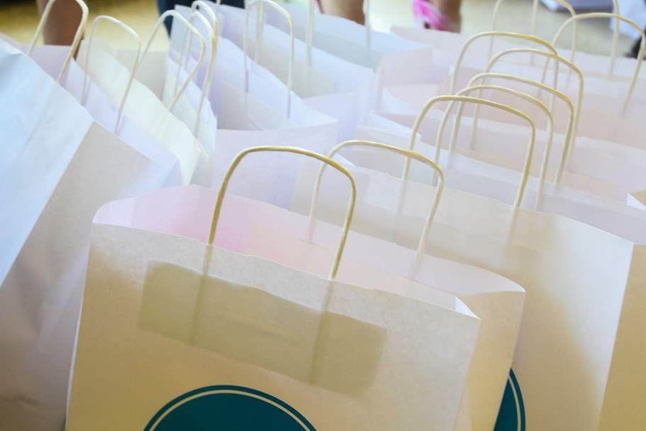 Детям – сладкие подарки ... Детям – сладкие подарки ...