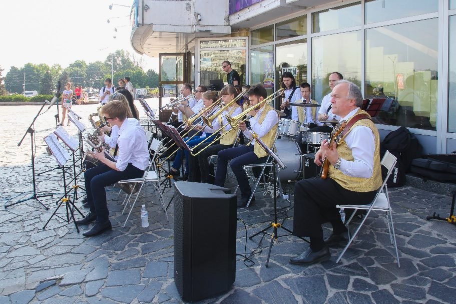 ... и цирковое представление. ... и цирковое представление.