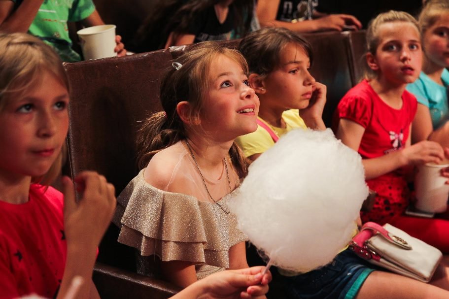 Днепропетровская ОГА устроила праздник для детей-сирот области 18