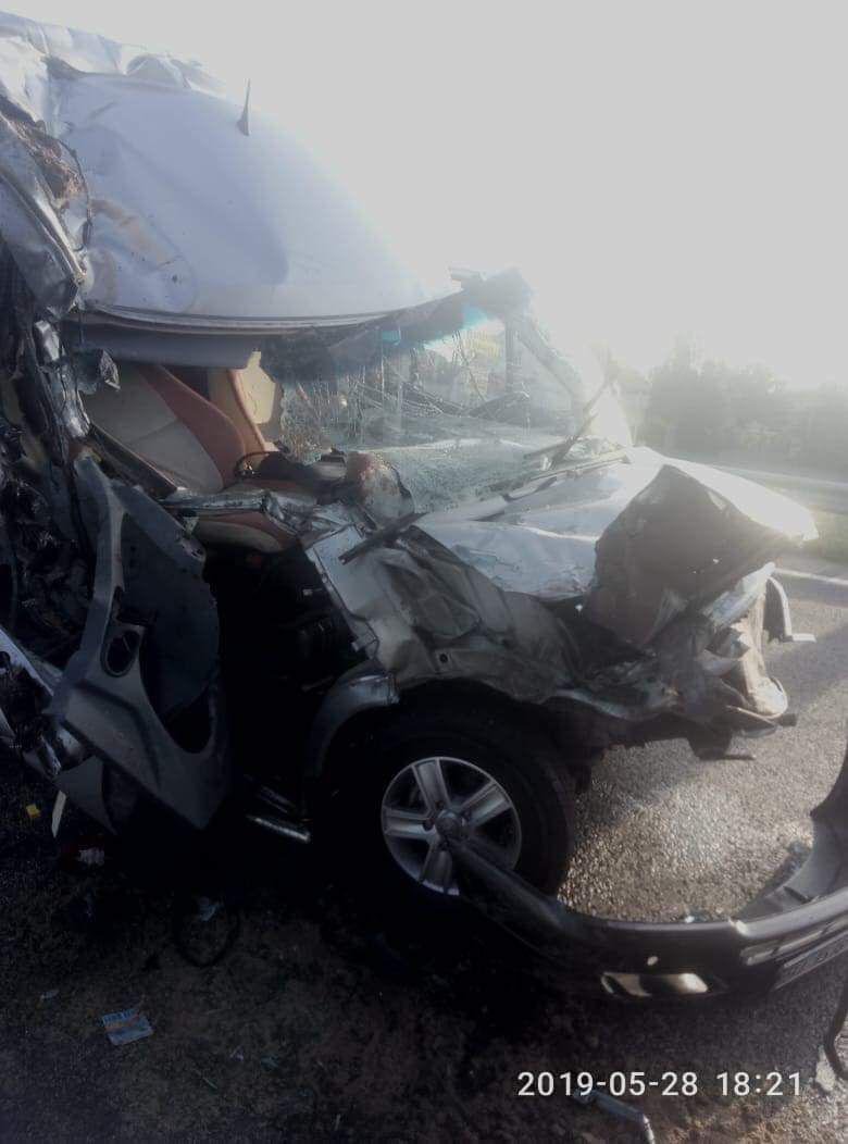 Передняя часть авто сильно пострадала Передняя часть авто сильно пострадала