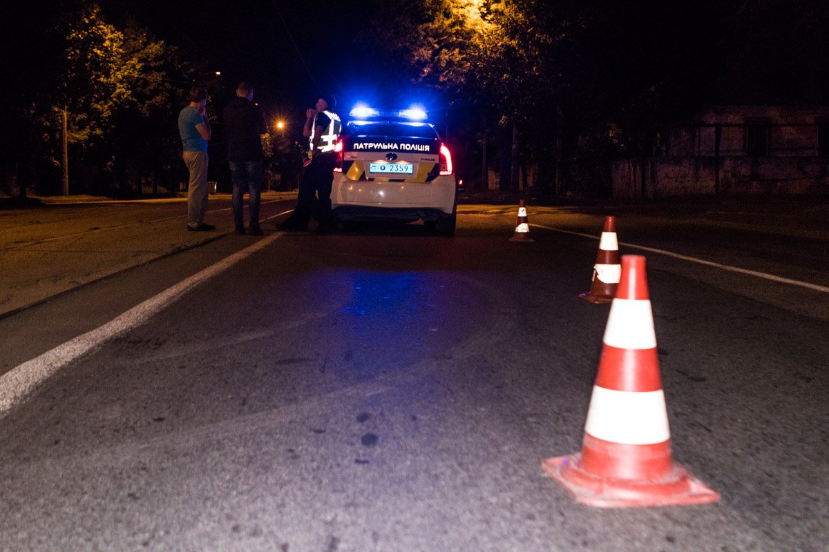  От пострадавшего исходил резкий запах алкоголя, его с подозрением на перелом ноги госпитализировали