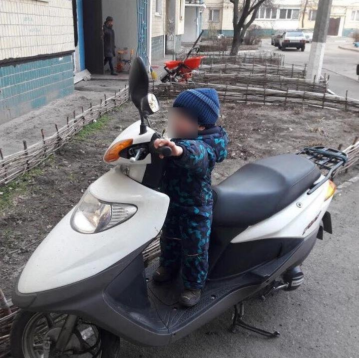 Ребенок скучает 