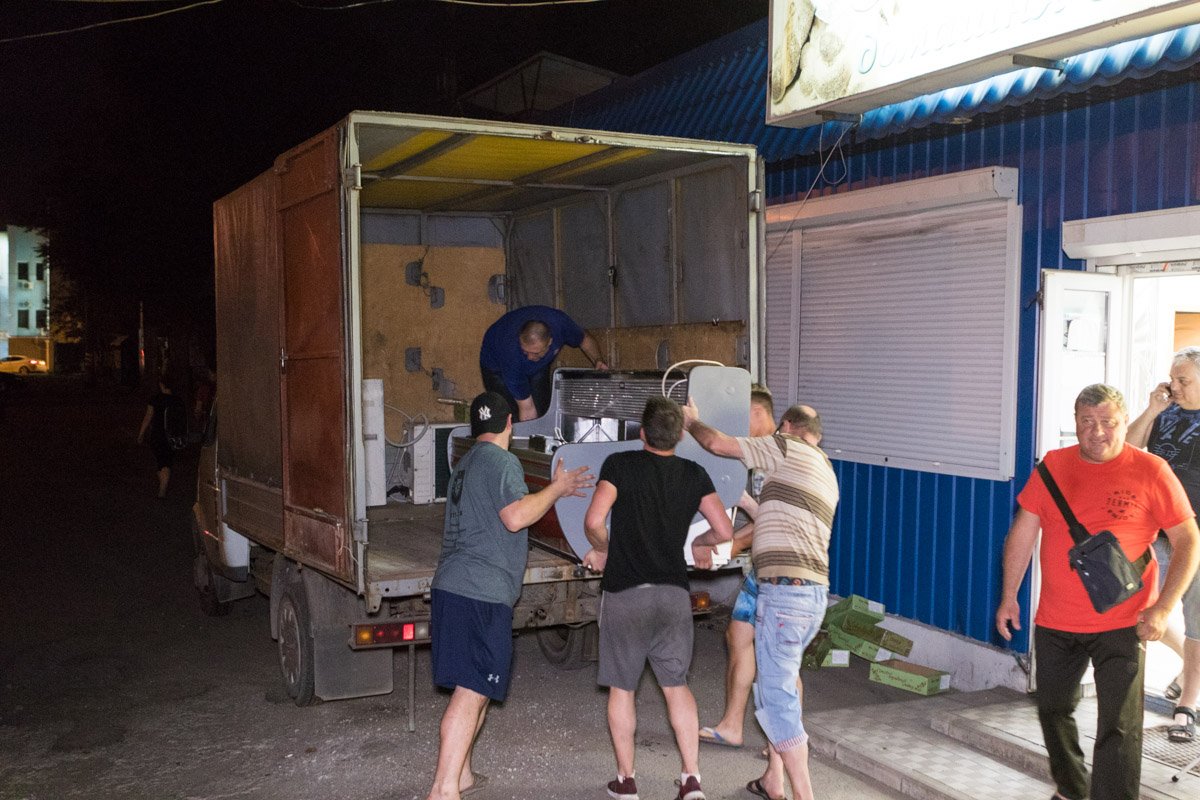 Местные жители такому преображению рады, рынок на Калиновой был не самым чистым местом района Местные жители такому преображению рады, рынок на Калиновой был не самым чистым местом района