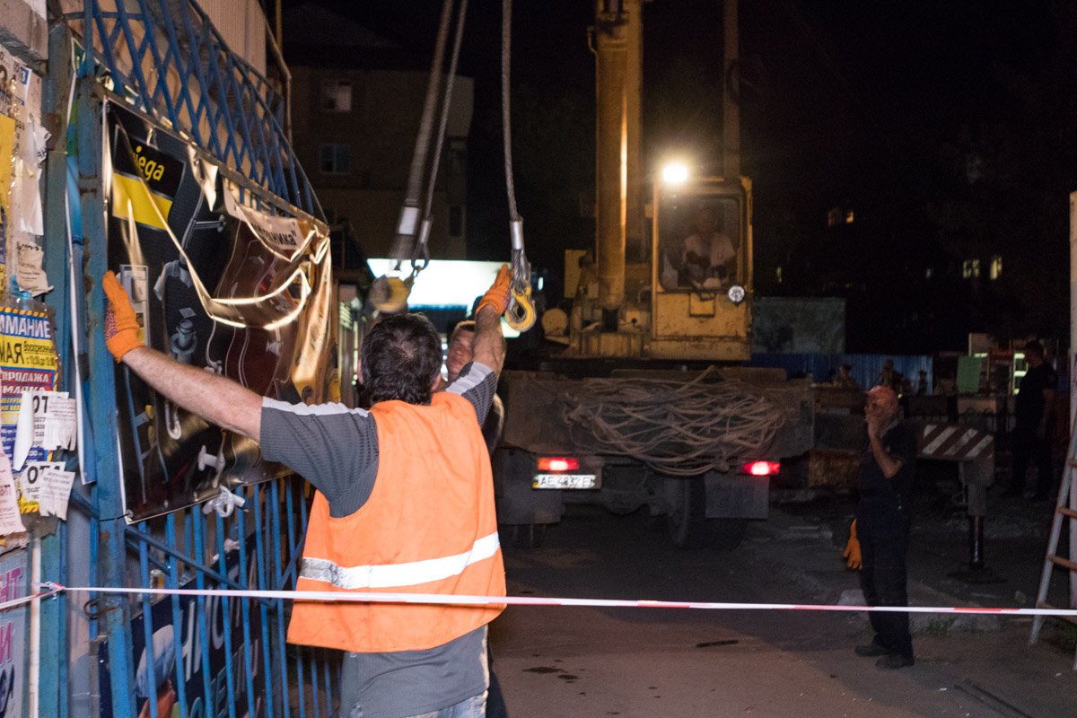 Демонтировали даже центральные ворота Демонтировали даже центральные ворота