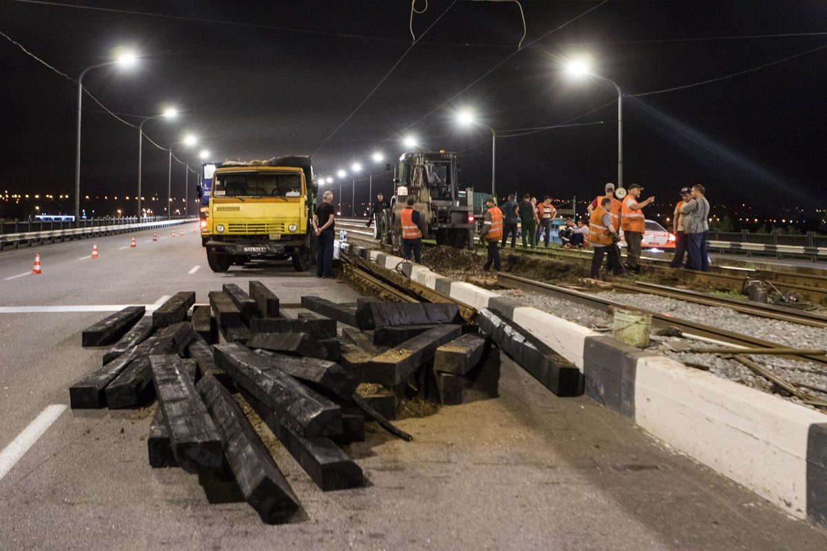 Под этим подразумевается комплекс проблем: износ рельсы, проседание рельсошпальной решетки, слом рельсы Под этим подразумевается комплекс проблем: износ рельсы, проседание рельсошпальной решетки, слом рельсы