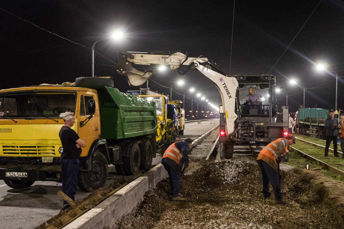 Когда пути долго и небрежно эксплуатируются, вполне закономерными становятся случаи схода трамваев Когда пути долго и небрежно эксплуатируются, вполне закономерными становятся случаи схода трамваев