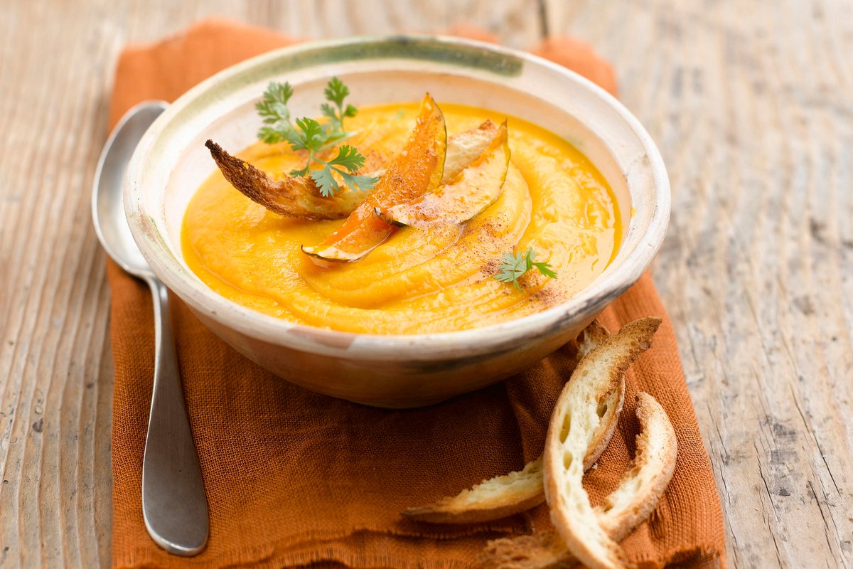 Полезные и вкусные рецепты: как приготовить нежный суп-пюре из тыквы 1