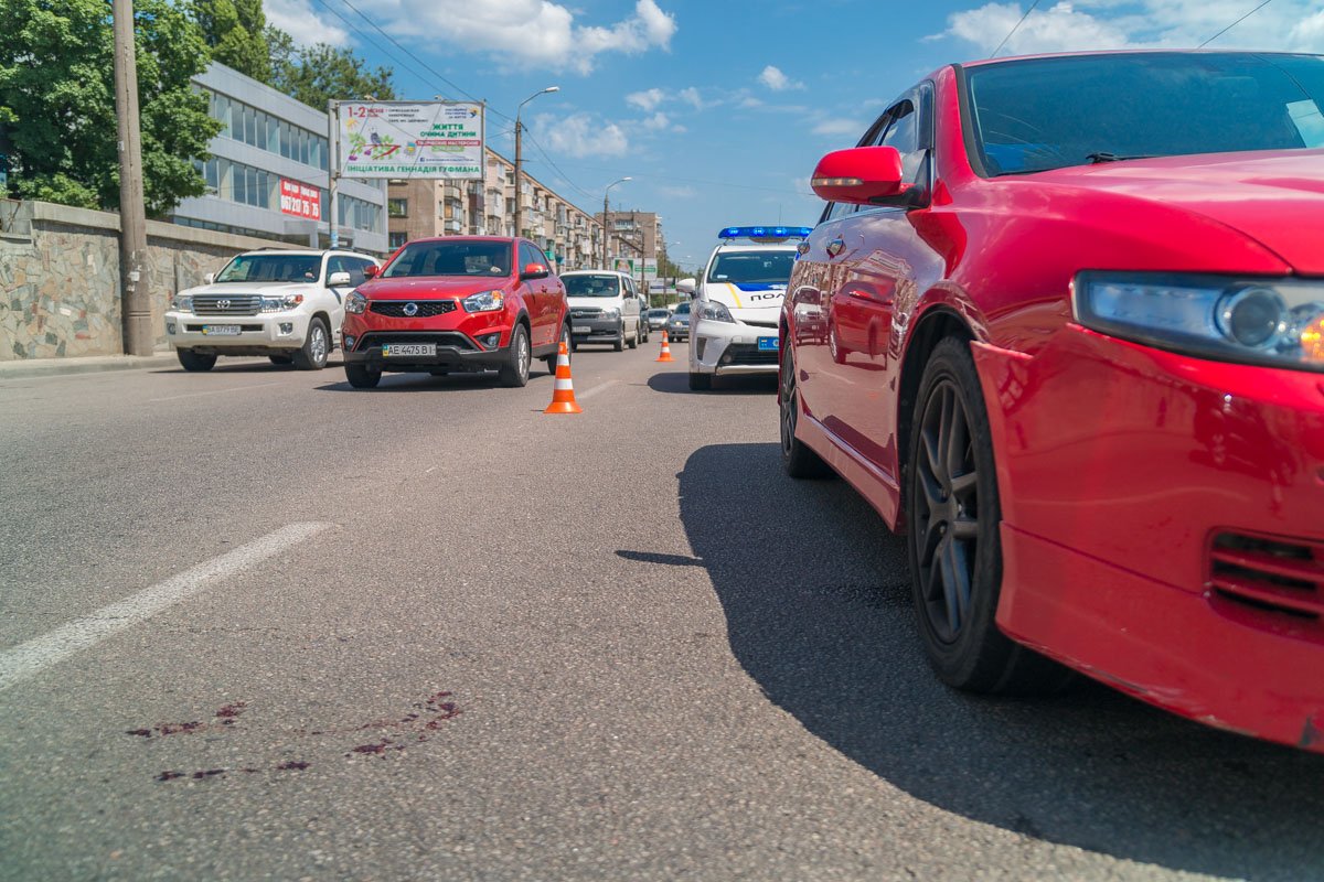 Авария произошла в районе 16-й больницы на проспекте Богдана Хмельницкого