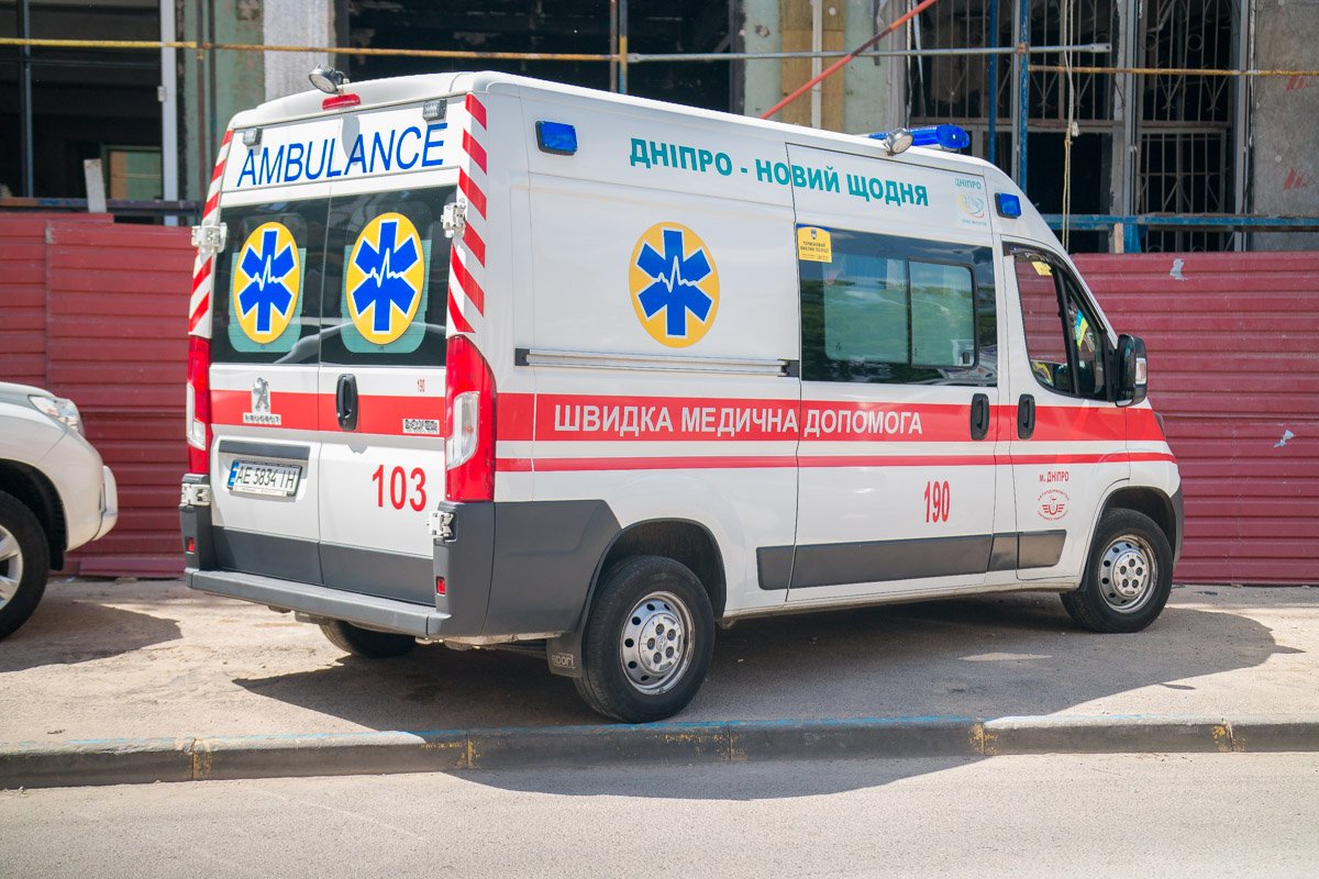 На месте дежурит скорая помощь На месте дежурит скорая помощь