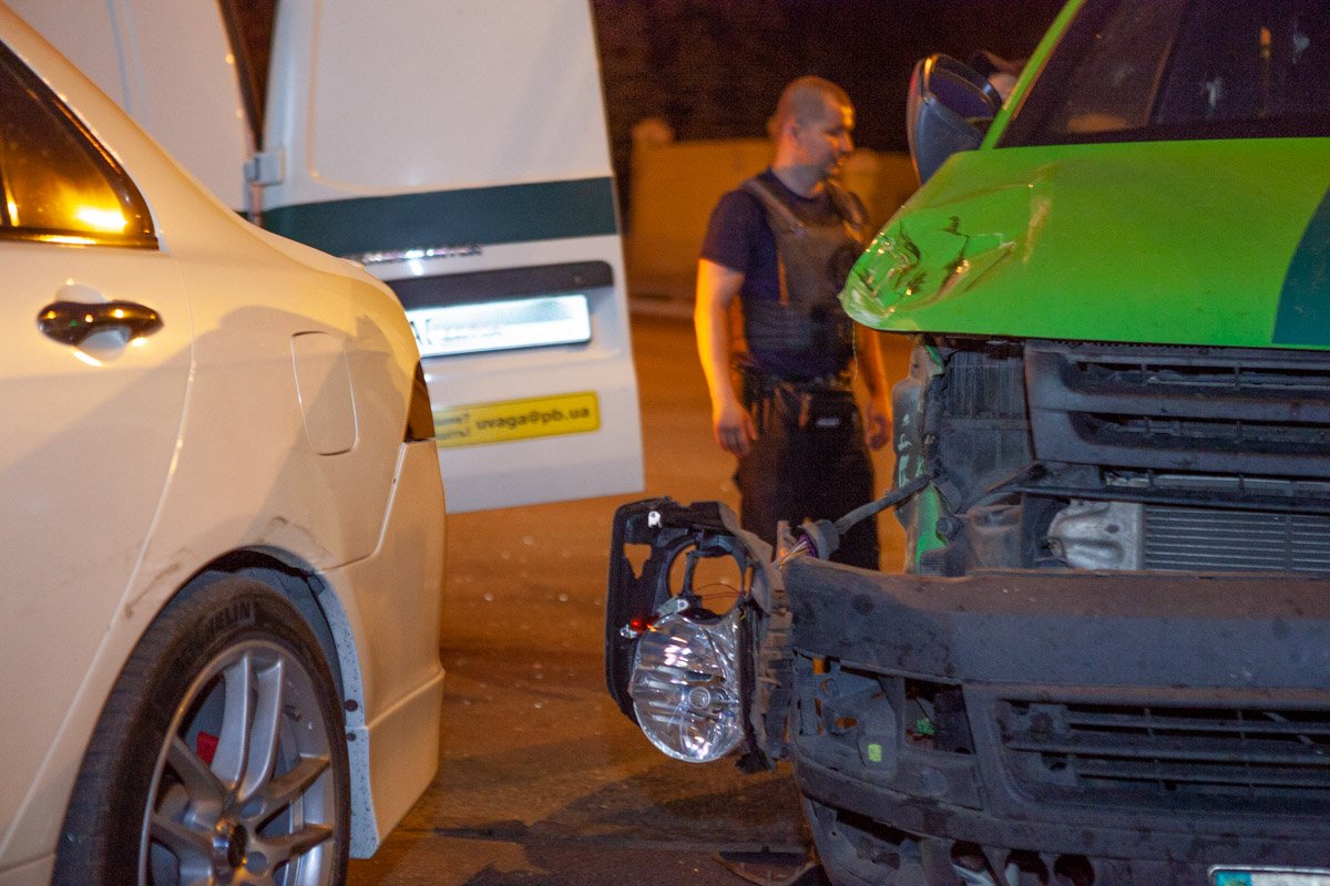 Автомобили сильно повреждены