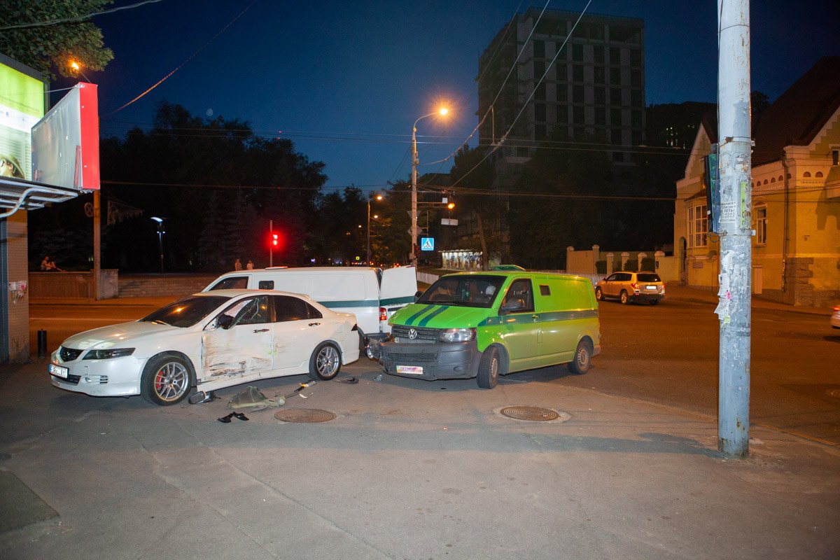 На месте работают патрульные 