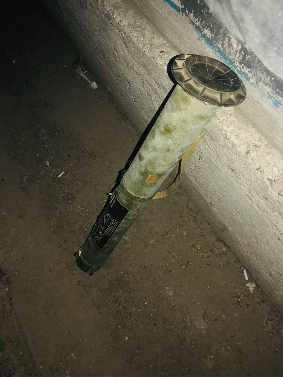 Тубус от РПГ лежал в мусорном баке Тубус от РПГ лежал в мусорном баке