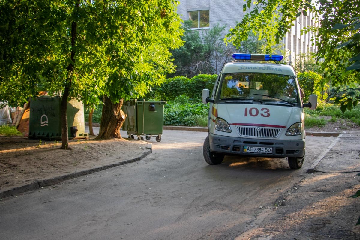 Войдя в квартиру врачи увидели мертвого ребенка и окровавленную женщину Войдя в квартиру врачи увидели мертвого ребенка и окровавленную женщину