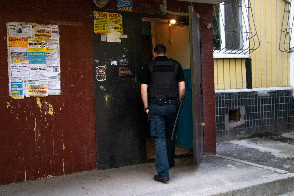 На месте работали несколько патрульных экипажей, а также следственно-оперативная группа На месте работали несколько патрульных экипажей, а также следственно-оперативная группа