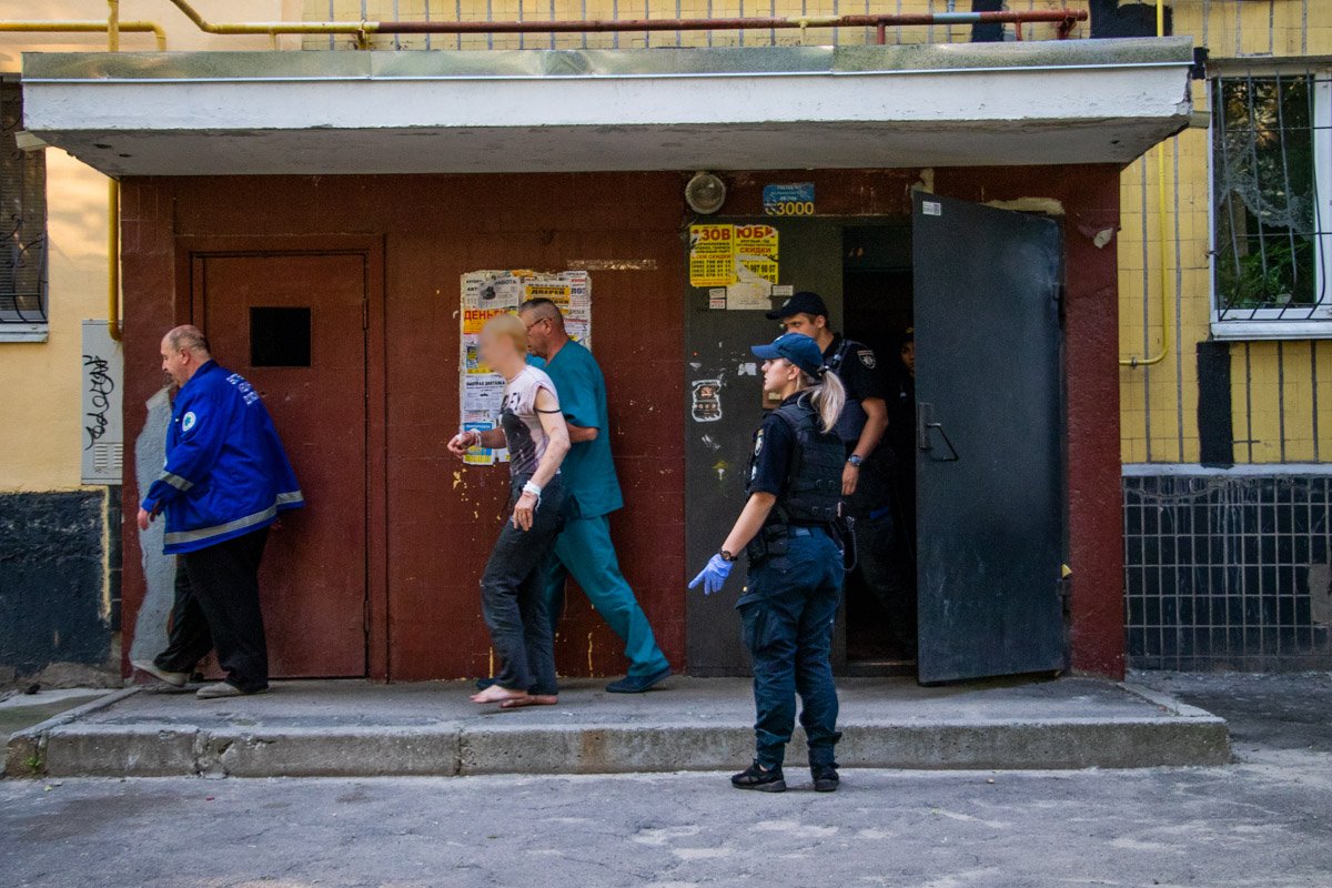 Женщину доставили в городскую больницу №6 Женщину доставили в городскую больницу №6