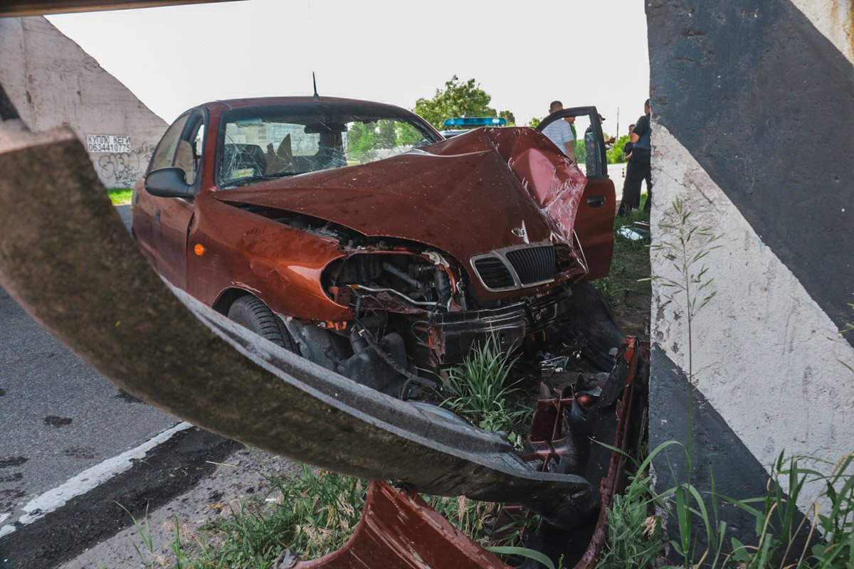 Водитель потерял контроль над авто Водитель потерял контроль над авто