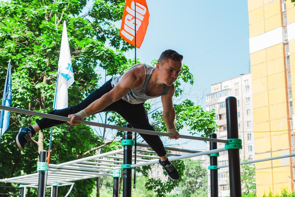 Молодые люди на своем примере показывают, как можно соединить силу тела и духа Молодые люди на своем примере показывают, как можно соединить силу тела и духа