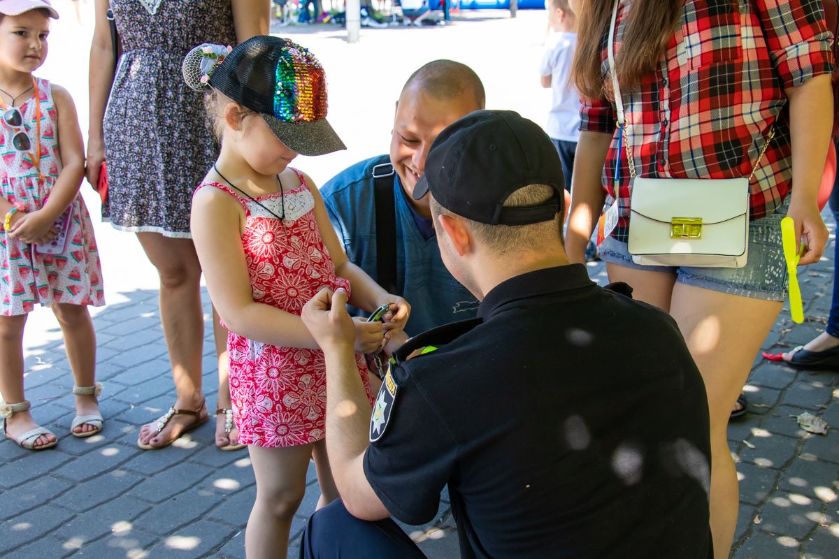 Так рождается любовь к полицейским Так рождается любовь к полицейскимТак рождается любовь к полицейским
