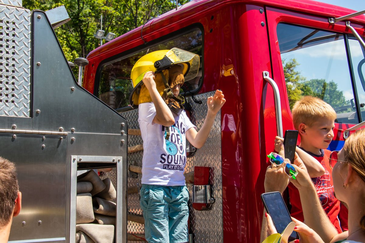 Ну и что, что наряд велик, профессионалу не помешает ничего Ну и что, что наряд велик, профессионалу не помешает ничего