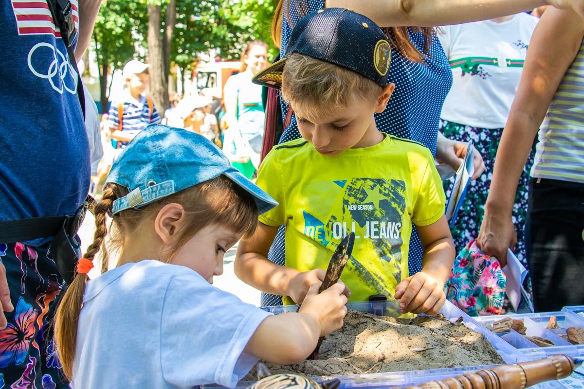 Археологи в поисках сладостей Археологи в поисках сладостей