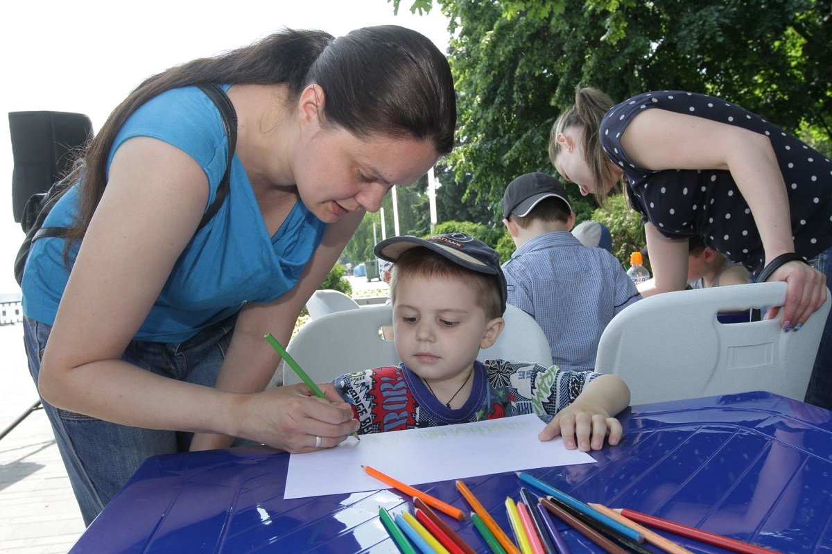 Необычная акция: сегодня Днепр смотрит на жизнь глазами детей 3