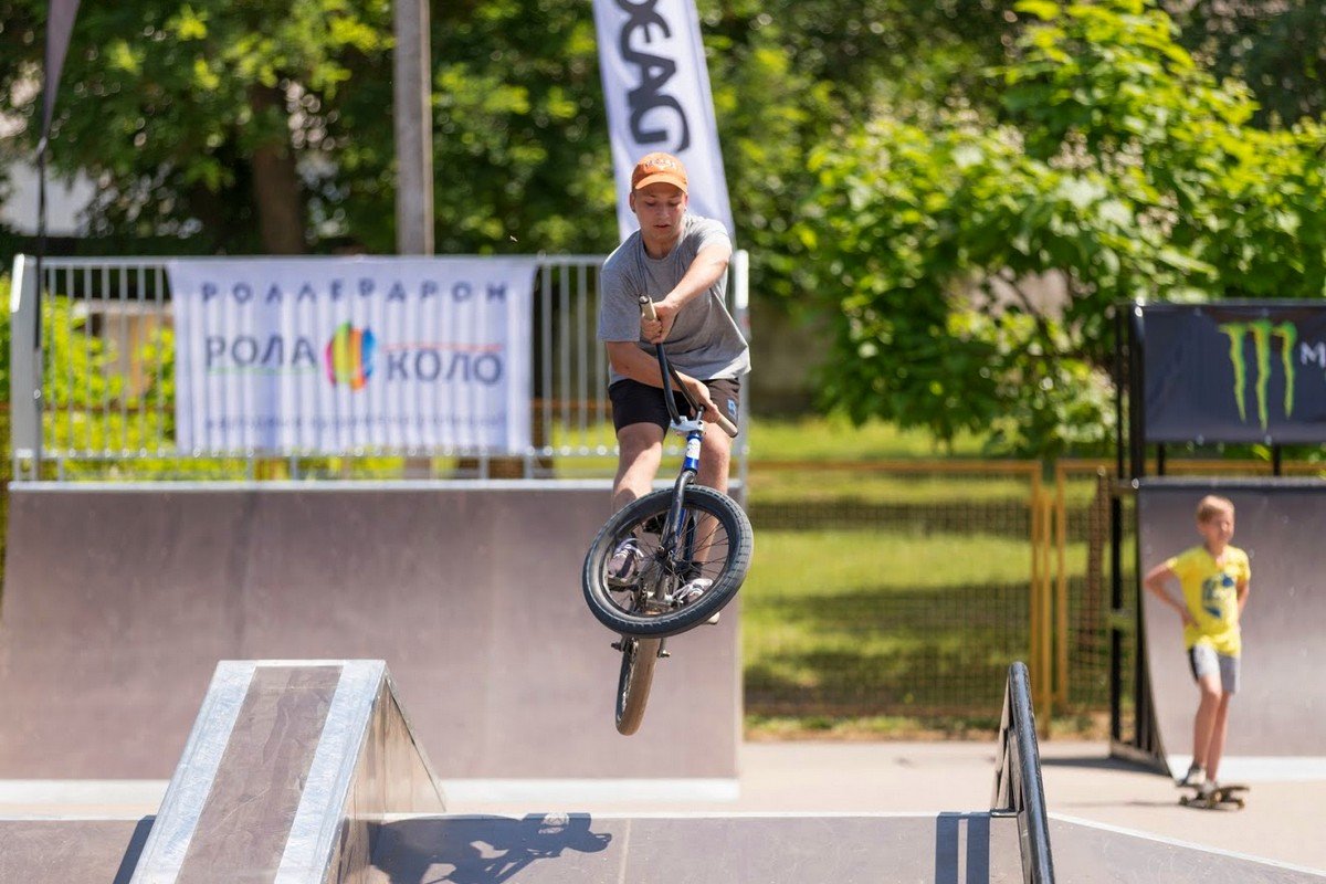 Порхай, как бабочка, жаль, как пчела