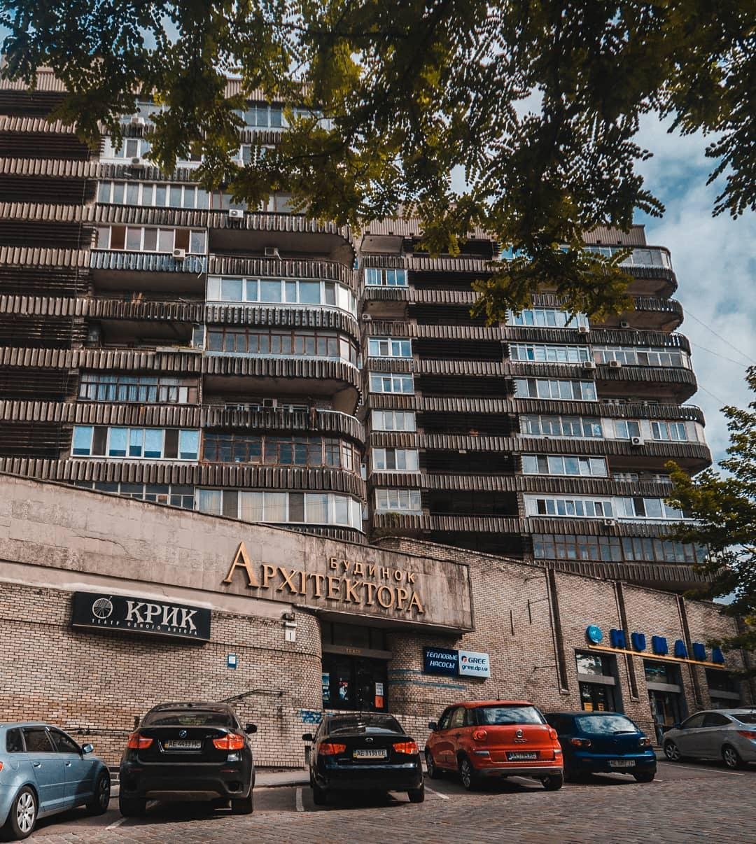 Город, где Дом архитектора может внезапно трансформироваться в секонд-хенд. Фото: deniska_ua Город, где Дом архитектора может внезапно трансформироваться в секонд-хенд. Фото: deniska_ua