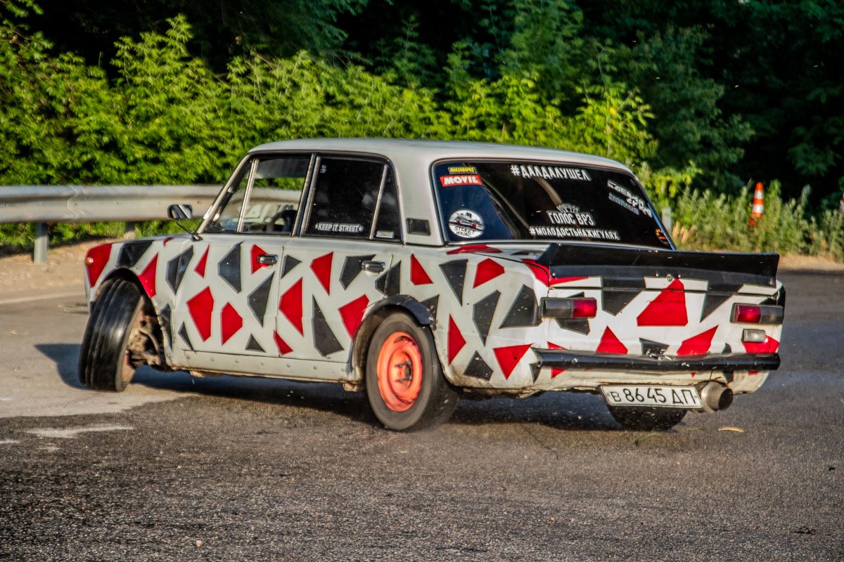 На Криворожском шоссе прошли соревнования по дрифту На Криворожском шоссе прошли соревнования по дрифту