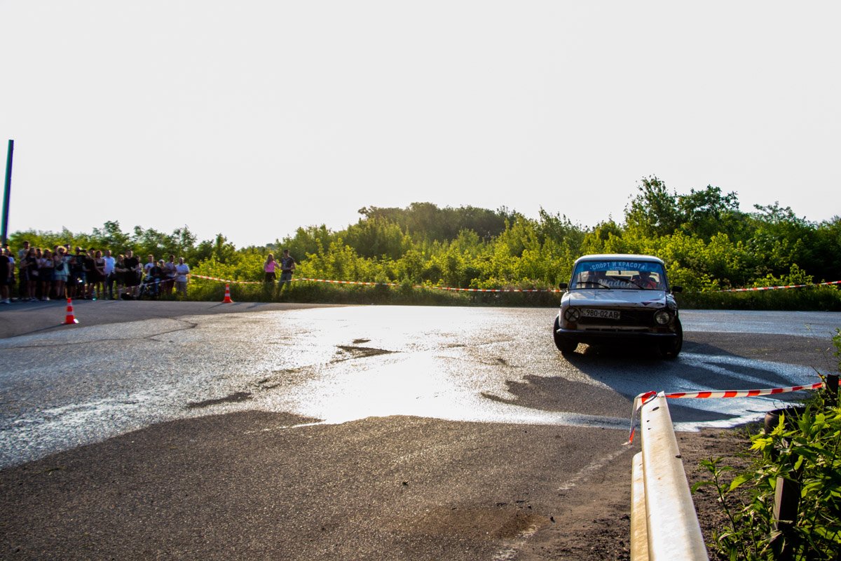 Лидерам состязаний подарили автомобильные аксессуары Лидерам состязаний подарили автомобильные аксессуары