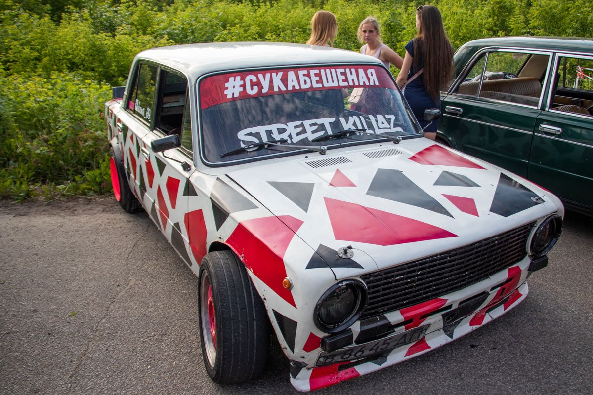 Каждый украшал авто на свой вкус Каждый украшал авто на свой вкус