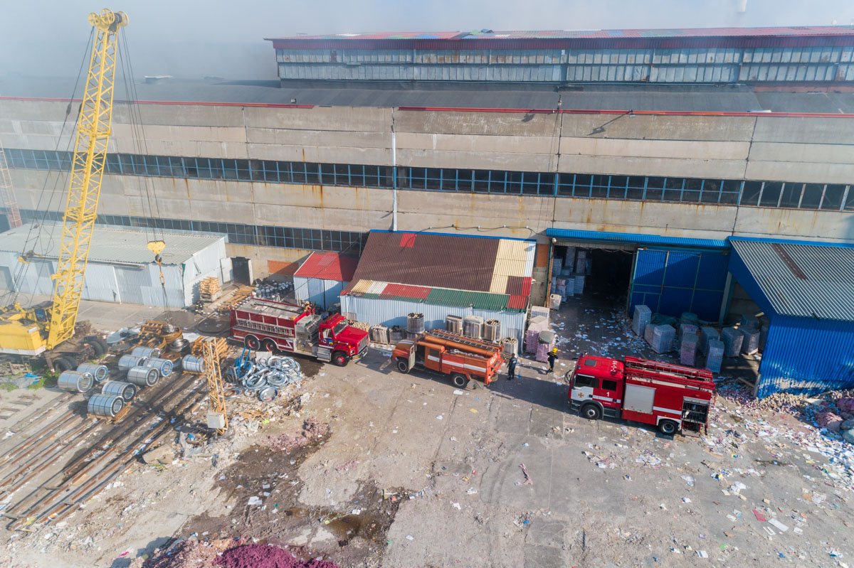 На территории завода горели салфетки и туалетная бумага