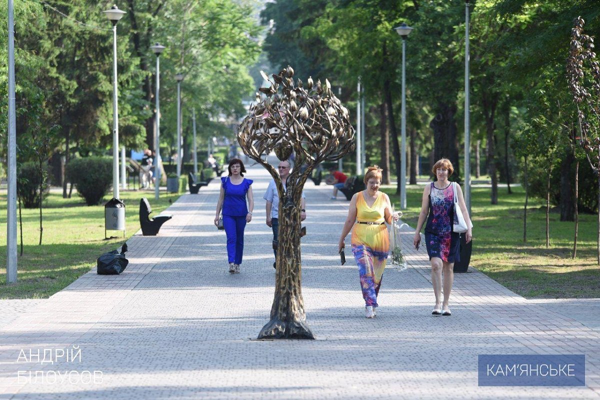 В Каменском открыли сквер после реконструкции 3
