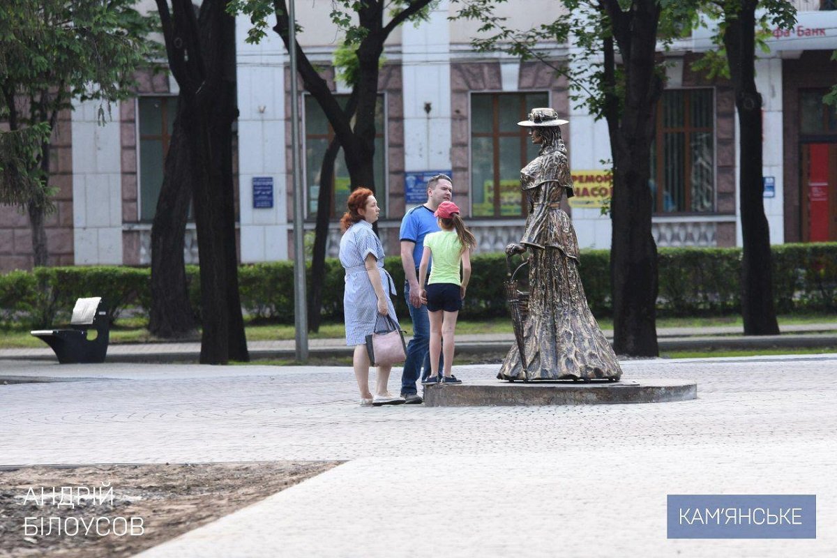 В Каменском открыли сквер после реконструкции 5