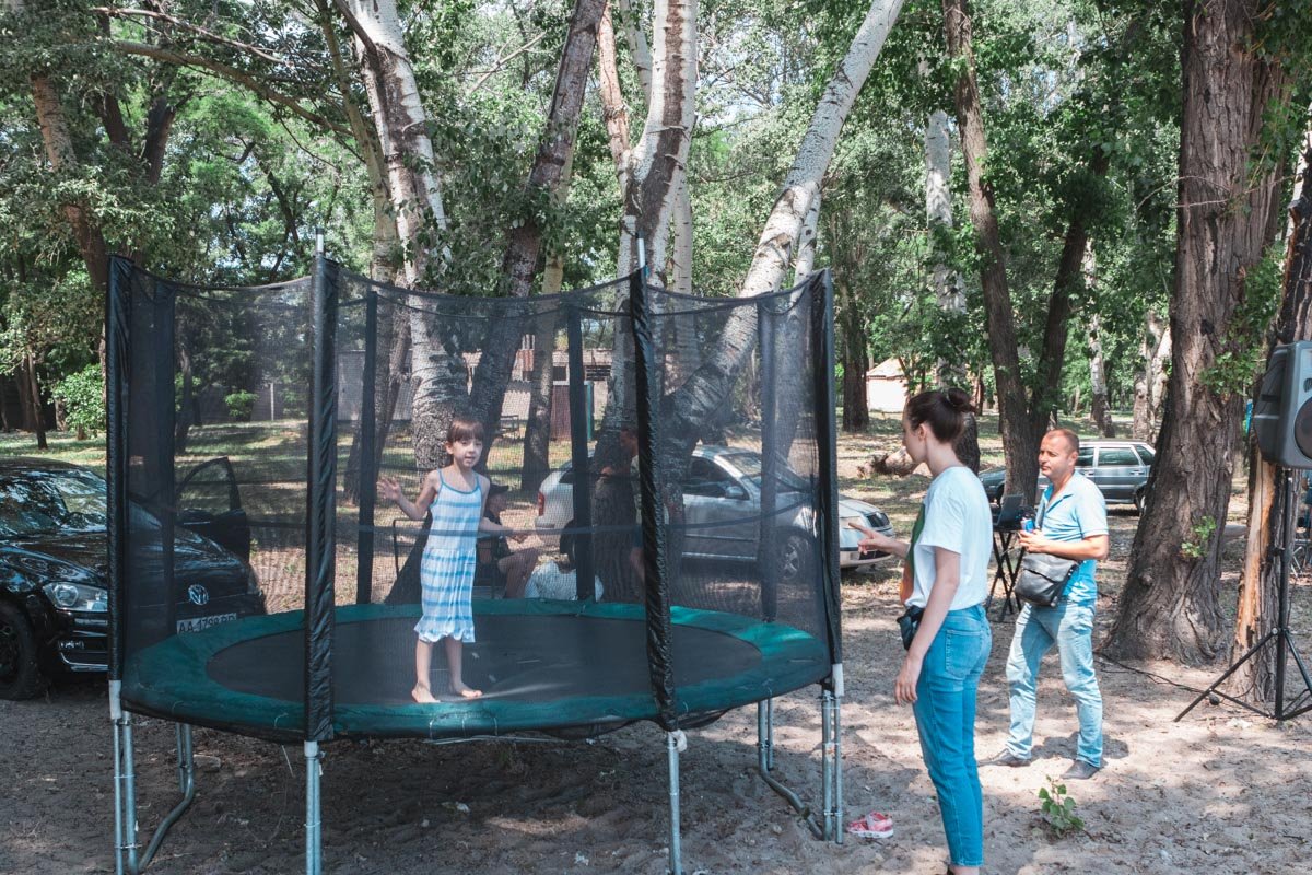 Дети бесплатно прыгали на батуте 
