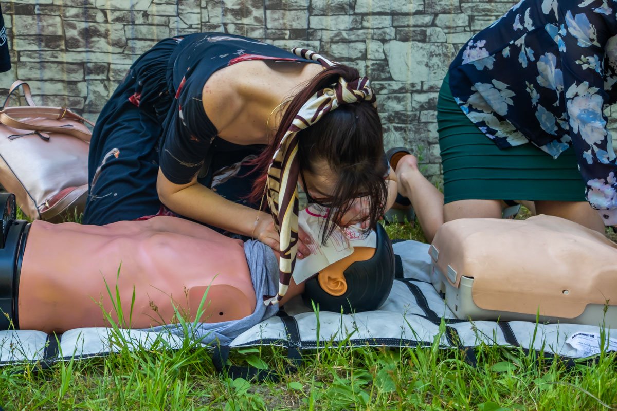 Валера поцелован