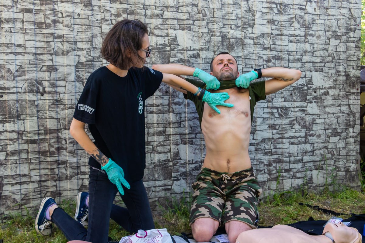 Инсталляция "Где у Александра Клименко "Медкорпус" Ответ: Туть 