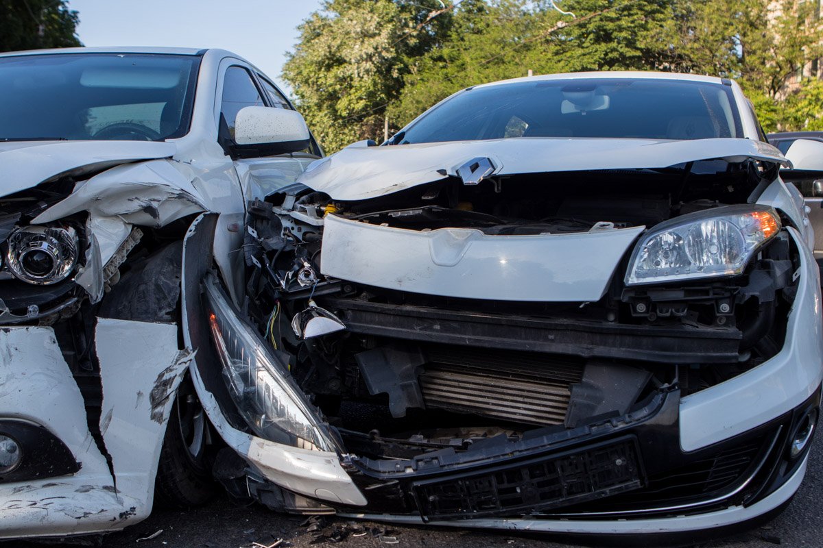 Renault не уступил дорогу Mitsubishi, в результате чего и произошло столкновение Renault не уступил дорогу Mitsubishi, в результате чего и произошло столкновение