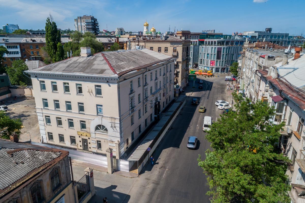 Раньше тут находились офисы и кафе Раньше тут находились офисы и кафе