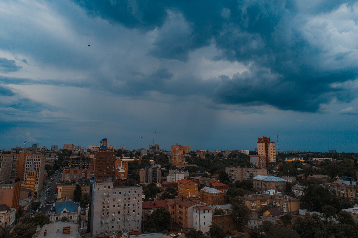 выжигал свой срок и кликуху гвоздем в бараке,