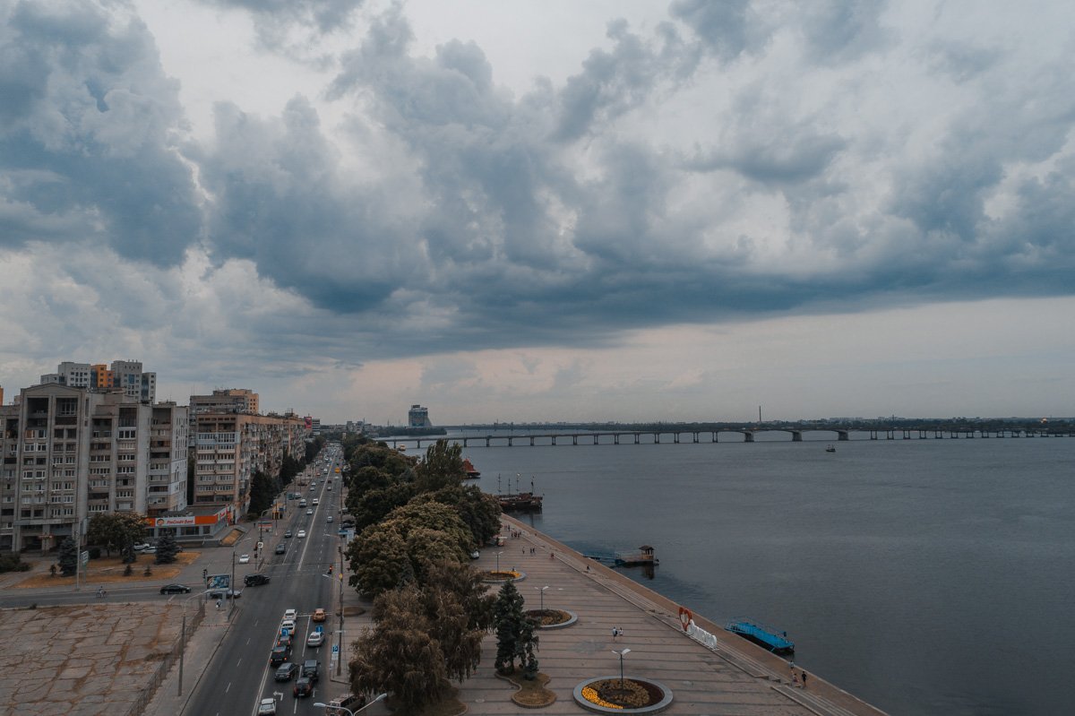 Я впустил в свои сны вороненый зрачок конвоя,