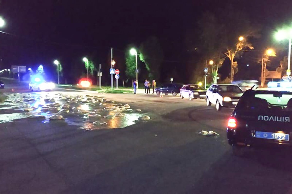 В соцсетях пишут, что инцидент произошел приблизительно в 21:30 В соцсетях пишут, что инцидент произошел приблизительно в 21:30