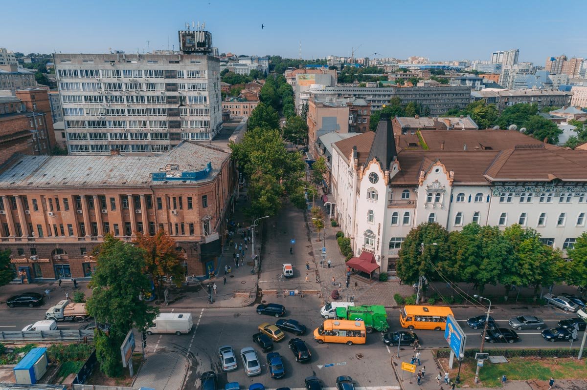 Проезд в центре города затруднен  Проезд в центре города затруднен